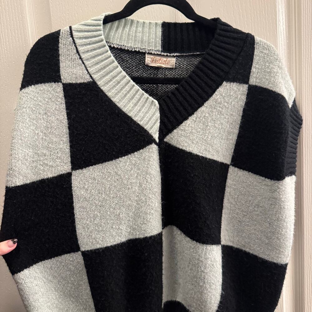 Listicle Black & White Checkered Knit Sweater Vest Oversized Cozy V-Neck Trendy - Picture 2 of 5